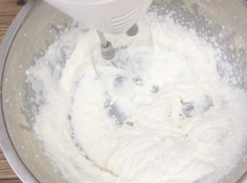 step4: 用高速打發至企身。