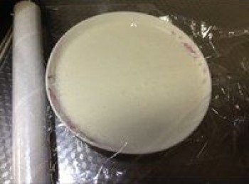 step2: 裝盤，並覆上保鮮膜（保鮮膜有很多種，一定要買食品級耐高溫的）