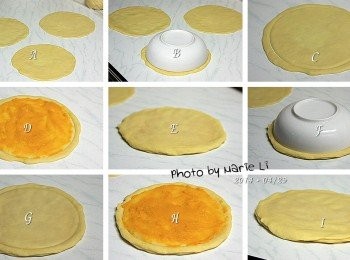 step4: A：將三個麵糰都擀成圓形備用
B：找一只合適的圓覆蓋在其中一份圓麵皮上
C：輕輕壓出一個明顯的圓形範圍出來
D：在範圍內抹上自製南瓜泥
E：將第二張圓形麵皮覆蓋上來
F：再用相同的圓覆蓋在其上
G：壓出範圍來
H：再抹上自製的南瓜泥
 I：將第三張麵皮覆蓋上來

※ 原始的《星星麵包》作法上
其實是要用到四片圓麵皮，即是四層麵皮三層餡料。
因為我做的麵包尺寸比較小，
所以我將它縮減成三層麵皮兩層餡料。