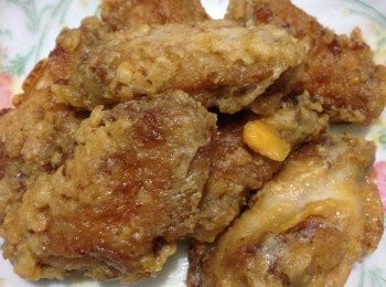 step1: 先將<a href="https://bit.ly/3zHU5V3" target="_blank" data-keyword="雞中翼" class="guide-link"><strong>雞中翼</strong></a> <span style="display:inline-block;vertical-align:middle;margin-top:-3px;color:initial;border-radius:3px;padding:2px 3px;font-size:12px;line-height:14px;background:#87d300;color:#fff;">即買</span> 加入粗塩浸水唧去血水格乾水份後加入酒、胡椒粉、糖、鹽、生粉略醃備用