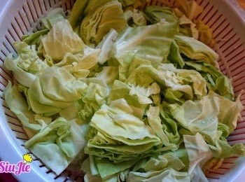 step2: 椰菜隨意切塊