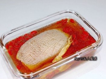 step4: 鴨胸及高湯冷卻後,將高湯&紹興酒以2:1的比例浸泡鴨胸,喜歡酒味重一些可多放紹興酒,浸泡一個晚上或12小時後入味即可