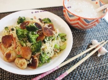 step1: 水滾煮米粉2分鐘,  撈起備用