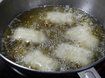 step2: 油溫約160度，炸至金黃