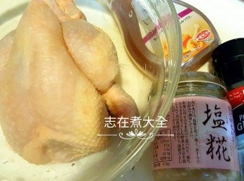 step1: 春雞解凍後抹乾，用鹽麴、蜜糖及黑胡椒塗抹雞的裡內，放入密實袋醃過夜