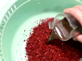 step11: 韓國辣椒粉150g, 再放入魚露、蝦膏混合物。