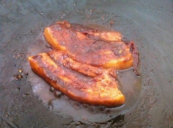 step4: 取出待涼切塊，然後淋上醬汁即可享用。