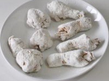 step5: 喜歡厚外殼的可以反復一次裹蛋液沾粉的過程。入油鍋炸金黃即可。