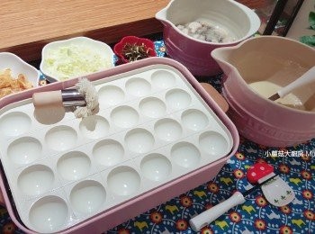 step1: 小丸子粉跟比例用雞蛋及水開好備用
蔥切粒, 椰菜切成幼絲