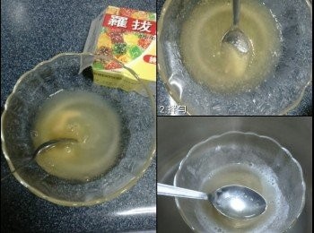 step3: 魚胶粉加凍開水浸開，

隔熱水溶化成液態