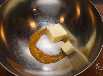 step4: 趁<span class="group_1">麵團</span>發酵期間, 製作<span class="group_2">菠蘿皮</span>: 將蛋,砂糖及無鹽牛油混合