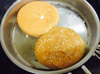 step3: 微火煎脆漢堡包