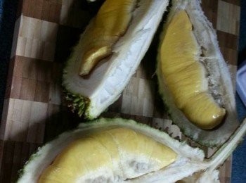 step10: 將榴槤肉取出,去核,磅出260g肉