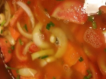 step3: 4o分鐘後，下牛奶，煲滾。
轉大火再下忌廉和鹽，糖煲至稠身。