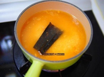 step3: 3.冷卻湯汁，然後洗米煮飯，用剛剛的蝦味湯汁，煮飯，1:1.1的高湯，煮飯。