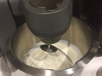 step5: 先用中速攪拌