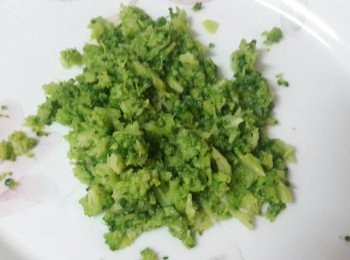 step3: 青花菜待涼後切碎