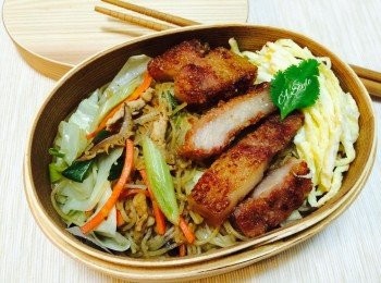 step7: 完成後依個人喜好加入蛋絲和炸肉