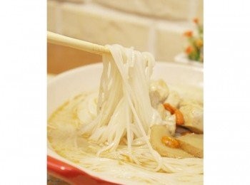 step13: 麵線吃起來條條分明~~有彈性而不軟爛^^ 呷好麵的純麥麵線口感十分細緻附有韌性~~好好吃!!! 而麻油味道清香不膩..湯頭充滿麻油香但卻不油膩的好喝喔!!!