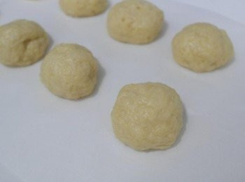 step9: 接著分成8個小球~~ 蓋上濕布等待10分鐘!!!