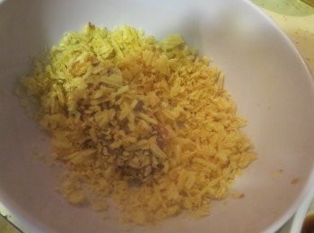 step3: <a href="https://bit.ly/3zHU5V3" target="_blank" data-keyword="雞翼" class="guide-link"><strong>雞翼</strong></a> <span style="display:inline-block;vertical-align:middle;margin-top:-3px;color:initial;border-radius:3px;padding:2px 3px;font-size:12px;line-height:14px;background:#87d300;color:#fff;">即買</span> ,沾上薯片、粟米片。