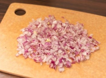 step1: 洋蔥切小粒