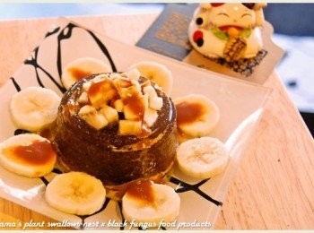 step4: 最後淋上些許煉乳增味，多層次的風味，爽口又營養。