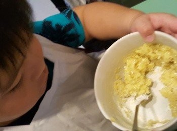 step4: 其他的芋泥和地瓜泥加入太白粉和樹薯粉拌勻。