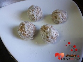 step8: 放鍋中用中大火蒸約5分鐘(依大小改變時間)