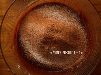 step3: 再來將麵粉與可可粉過篩並攪拌均勻。