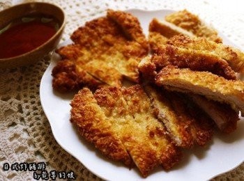 step4: 我家都是沾番茄醬食用，因為方便咩 (≧∀≦) 加上小人兒最愛就是蕃茄醬←有了他一切都好吃..