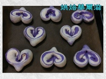 step4: 4.烤箱放熱水一杯後發50分,結束前10分取出,烤箱預熱180度