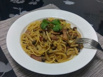 step6: 當意粉沾汁便可上碟.

(因意粉類上碟後會繼續吸汁, 不要讓意粉吸盡汁才上碟, 否則會太乾)