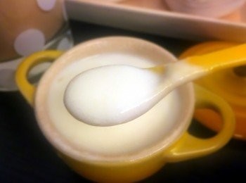 step6: 見到鮮奶發酵成布甸狀就成功啦！
食時加少少蜜糖，好味又健康！