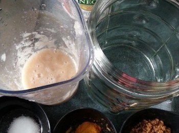 step3: 再將鴨梨汁混合所有泡菜汁料,然後試味(味道隨個人喜愛程度調較,如喜歡更辣可加多些辣椒粉)