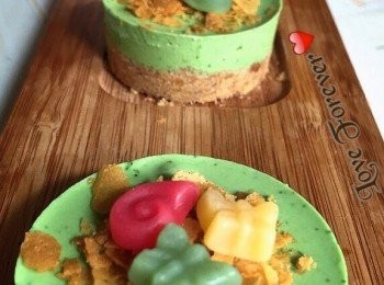 step12: 另外3個是用現成的材料（隨個人喜好），我用的是脆脆片（烘培店可以買到）和 蝴蝶糖 （舊式士多舖有）