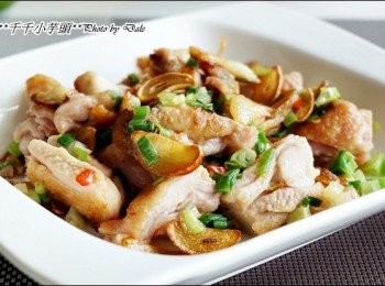 step5: (蔥花不要在鍋裡太久，免得影響翠綠的顏色唷！)