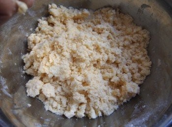 step9: 用手抓鬆皮料(唔好搓)