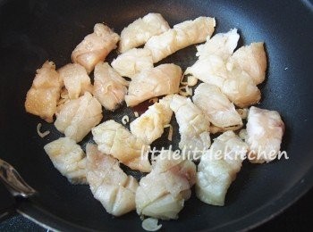 step3: 下魚肉炒熟，盛起