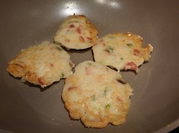 step7: 形狀因個人喜好,煎至金黃色即成