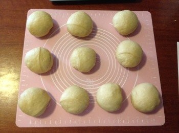 step4: 切割每份小麵團50-60g, 滾圓, 靜止15分鐘