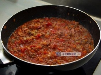 step5: 以小火燉煮15分鐘，然後以適量鹽和黑胡椒調味，完成。