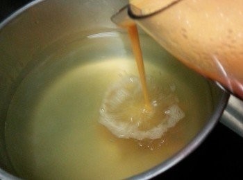 step4: 攪拌好倒回其餘竹蔗水拌勻即可