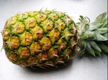 step1: 先將菠蘿起肉，切大粒。