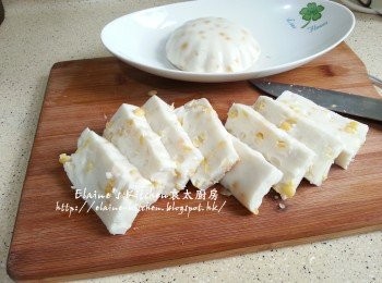 step12: 蓋上保鮮紙放入冰箱冷藏3小時 , 取出切件即可