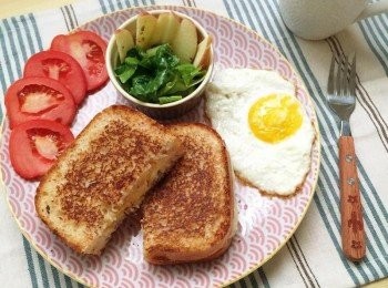 step3: 起鍋後切一半即可享受爆漿流出的起士啦！