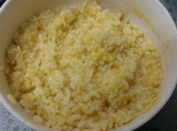 step2: 將雞蛋和白飯拌勻