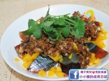 step8: 加多少少芫茜扮靚靚，咁就成為左依個A貨尖椒皮蛋~