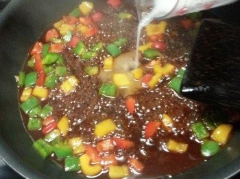 step8: 用1茶匙生粉開水埋芡