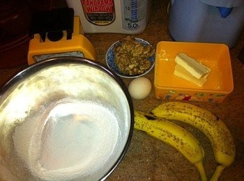 step2: 2)將牛油溶後加入糖,待幾分鐘